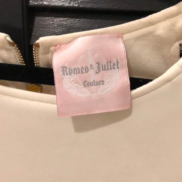 Romeo & Juliet dress gold studs - Picture 3 of 4